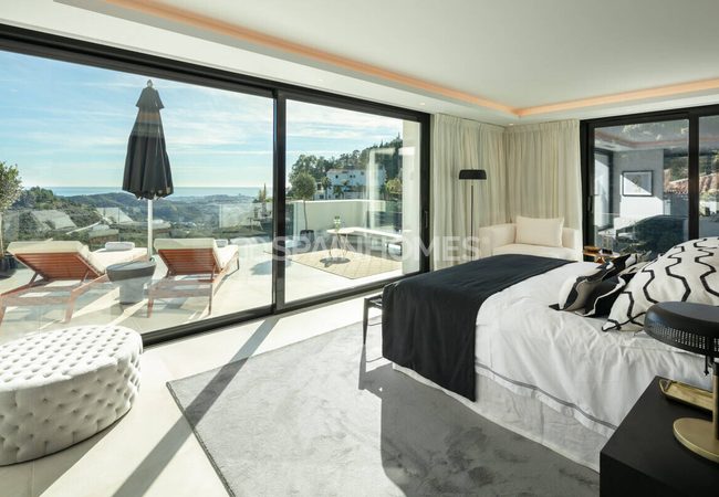 Malaga Benahavis'te Özel Havuzlu Geniş Villa 17