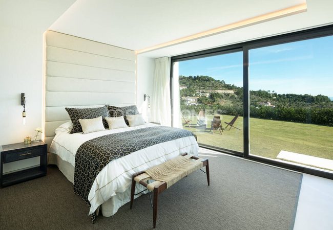 Malaga Benahavis'te Özel Havuzlu Geniş Villa 21