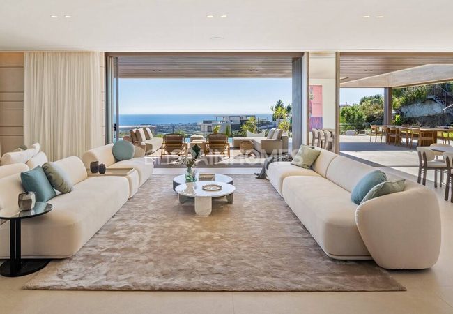 Detached Houses with Pools in Benahavis Málaga 12