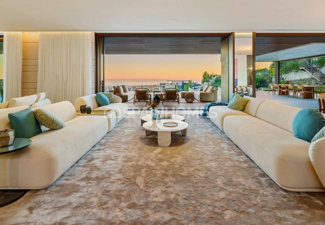 Detached Houses with Pools in Benahavis Málaga 15