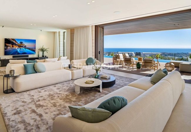 Detached Houses with Pools in Benahavis Málaga 13
