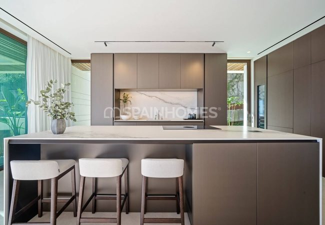 Detached Houses with Pools in Benahavis Málaga 19