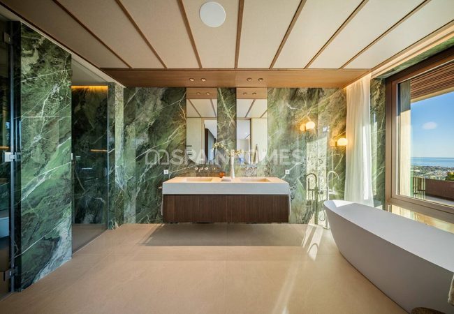 Detached Houses with Pools in Benahavis Málaga 26