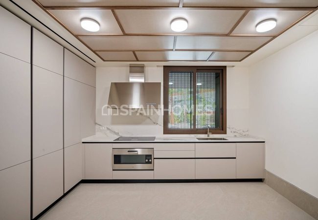 Detached Houses with Pools in Benahavis Málaga 37