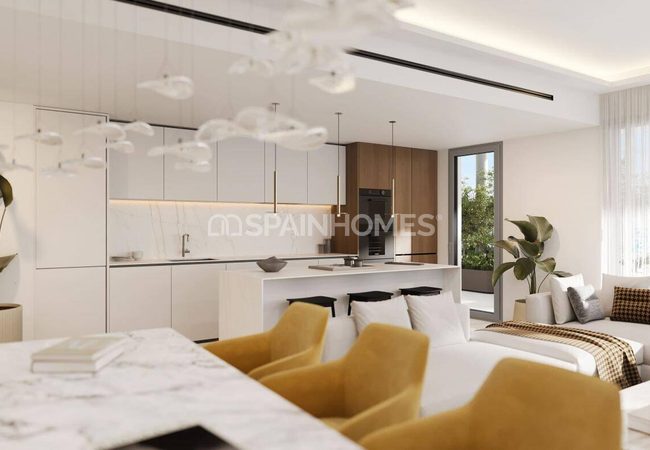 Benalmadena'da Plaja Yakın Havuzlu Sitede Deniz Manzaralı Daireler 13