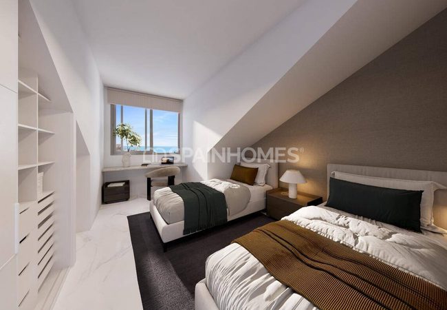 Benalmadena'da Plaja Yakın Havuzlu Sitede Deniz Manzaralı Daireler 15