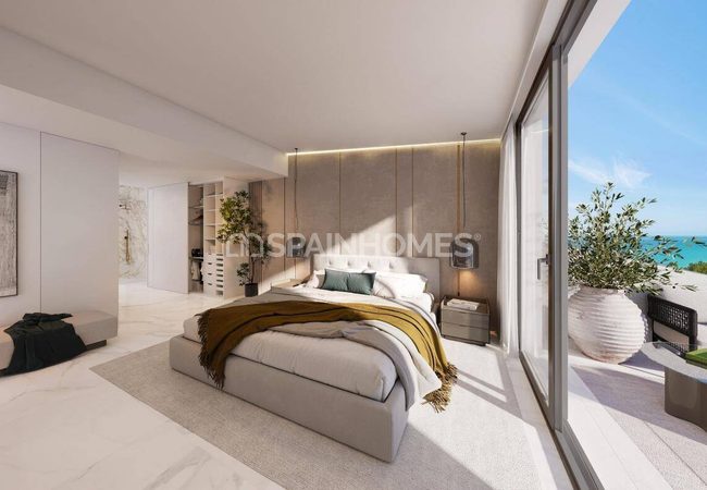 Benalmadena'da Plaja Yakın Havuzlu Sitede Deniz Manzaralı Daireler 14