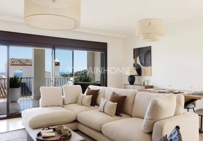 Estepona'da Özel Havuzlu ve Bahçeli Şık Yarı Müstakil Evler 13