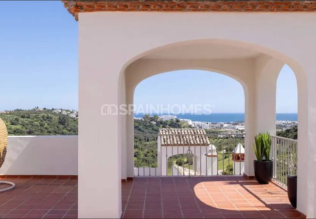 Estepona'da Özel Havuzlu ve Bahçeli Şık Yarı Müstakil Evler 10