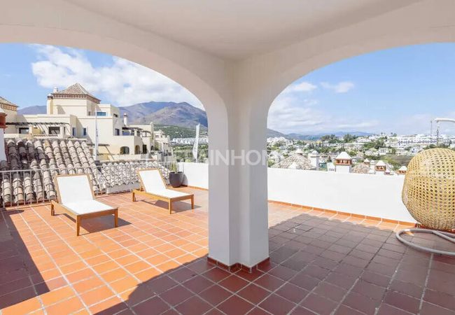Estepona'da Özel Havuzlu ve Bahçeli Şık Yarı Müstakil Evler 11
