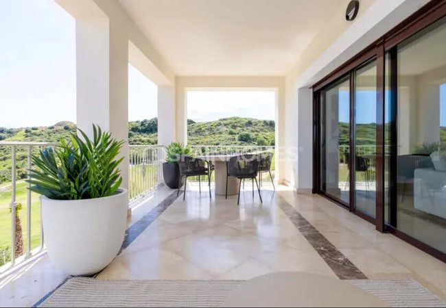Estepona'da Özel Havuzlu ve Bahçeli Şık Yarı Müstakil Evler 12