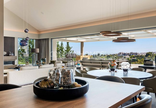 Benahavís'te Deniz Manzaralı ve Havuzlu Lüks Villa 21