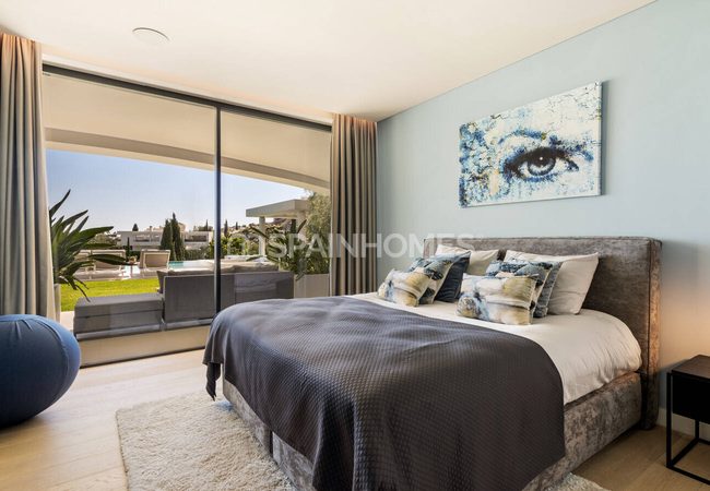 Benahavís'te Deniz Manzaralı ve Havuzlu Lüks Villa 25