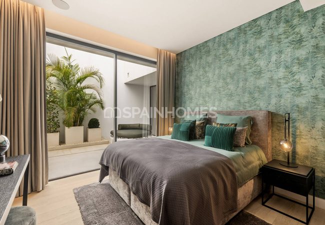 Benahavís'te Deniz Manzaralı ve Havuzlu Lüks Villa 26