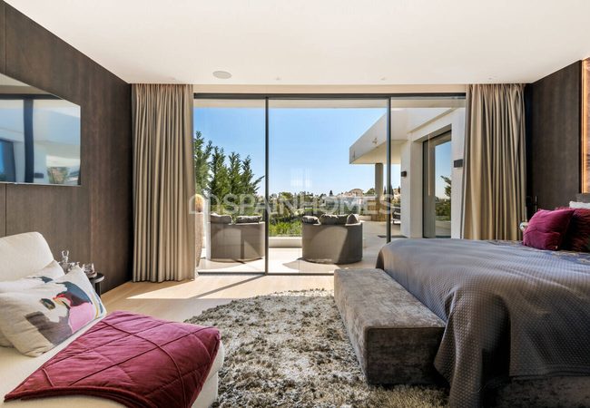 Benahavís'te Deniz Manzaralı ve Havuzlu Lüks Villa 23
