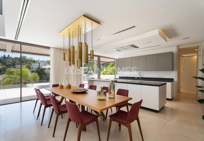 5-bedroom Villa for Sale Near the Marina in Benahavis 18
