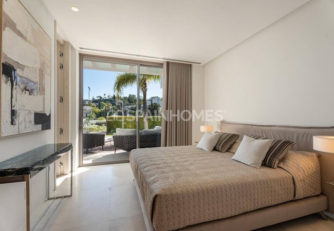 5-bedroom Villa for Sale Near the Marina in Benahavis 24