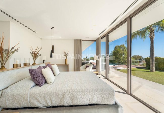 5-bedroom Villa for Sale Near the Marina in Benahavis 23