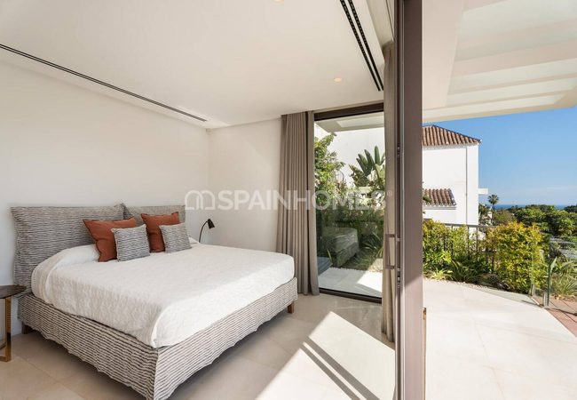5-bedroom Villa for Sale Near the Marina in Benahavis 26
