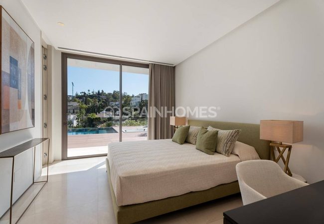 5-bedroom Villa for Sale Near the Marina in Benahavis 25