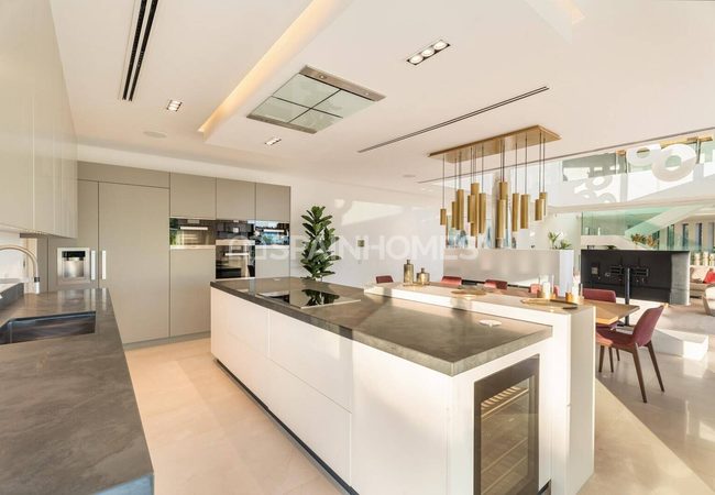 5-bedroom Villa for Sale Near the Marina in Benahavis 20