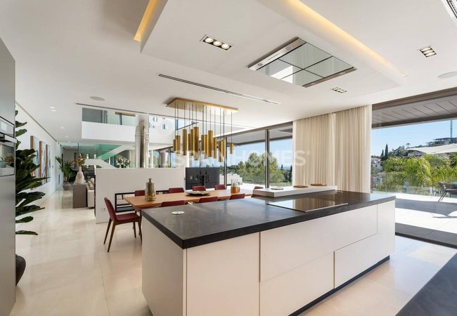 5-bedroom Villa for Sale Near the Marina in Benahavis 21