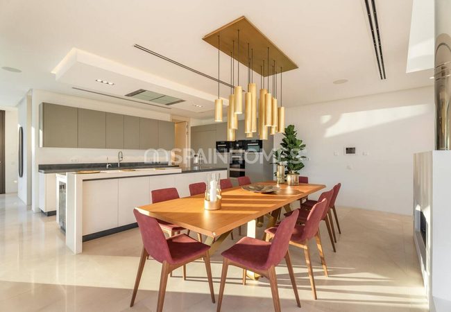 5-bedroom Villa for Sale Near the Marina in Benahavis 19