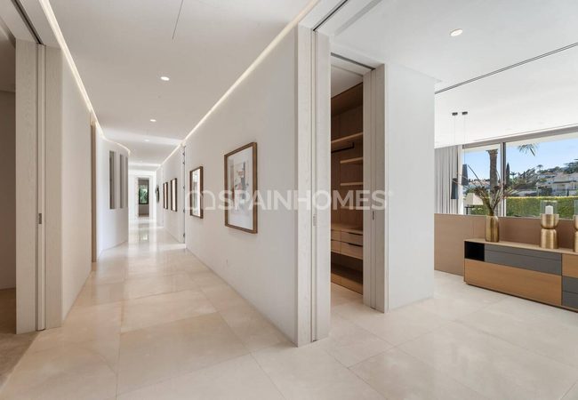 5-bedroom Villa for Sale Near the Marina in Benahavis 30