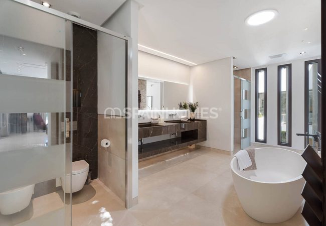 6-bedroom House with Pool and Garden in Benahavís 31