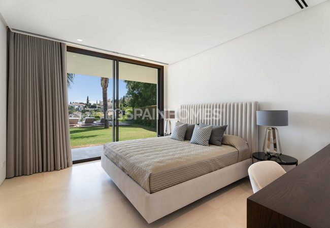 6-bedroom House with Pool and Garden in Benahavís 26