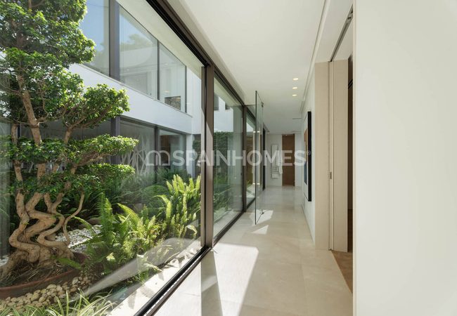 6-bedroom House with Pool and Garden in Benahavís 37