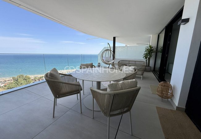 2-bedroom Flat with Panoramic Sea-view in Fuengirola Málaga