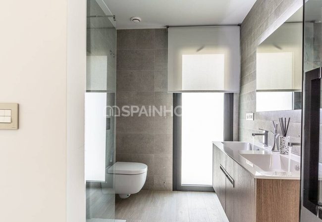 Alicante’de Sahile Yakın Müstakil Villalar 17
