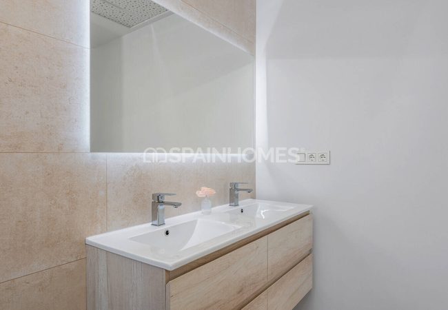 Contemporary 4 Bedroom Detached Villas with Solarium in Orihuela 37