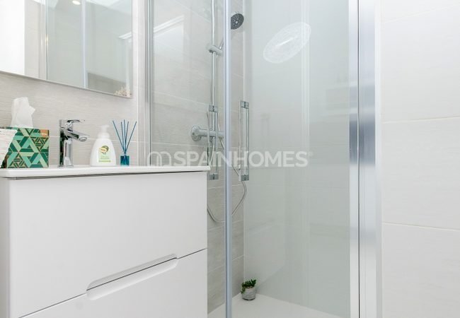 Modern Townhouses in a Stylish Complex in Torrevieja Alicante 22