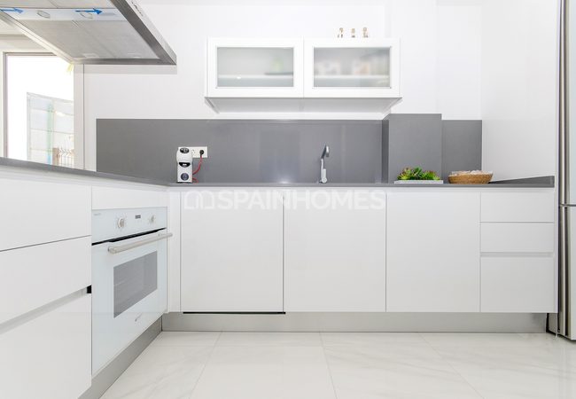 Modern Townhouses in a Stylish Complex in Torrevieja Alicante 16