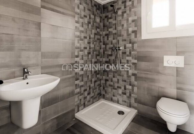 Well-located Santa Pola Villas for Sale on Costa Blanca 9