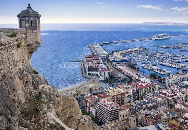 Well-located Santa Pola Villas for Sale on Costa Blanca 11