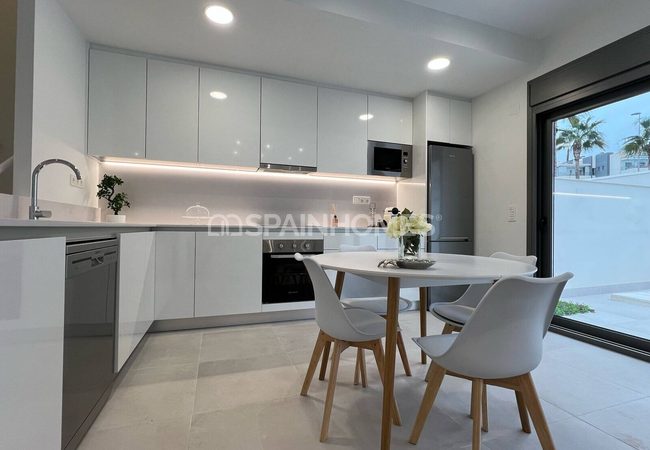 Spacious Detached Villa with Pool in Playa Flamenca Orihuela 4