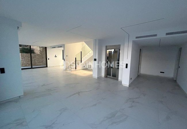 Alicante Altea'da Muhteşem Manzaralı Lüks Villa 15