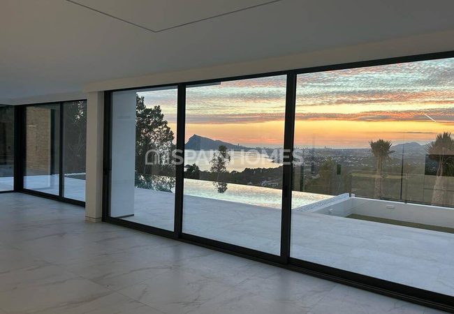 Alicante Altea'da Muhteşem Manzaralı Lüks Villa 18