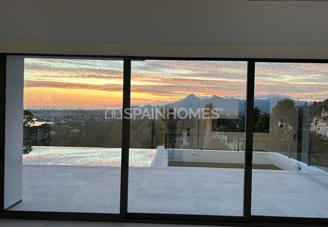 Alicante Altea'da Muhteşem Manzaralı Lüks Villa 17