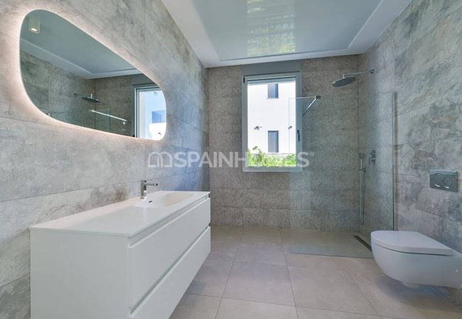 Finestrat'ta Deniz Manzaralı Anahtar Teslim Müstakil Villa 30