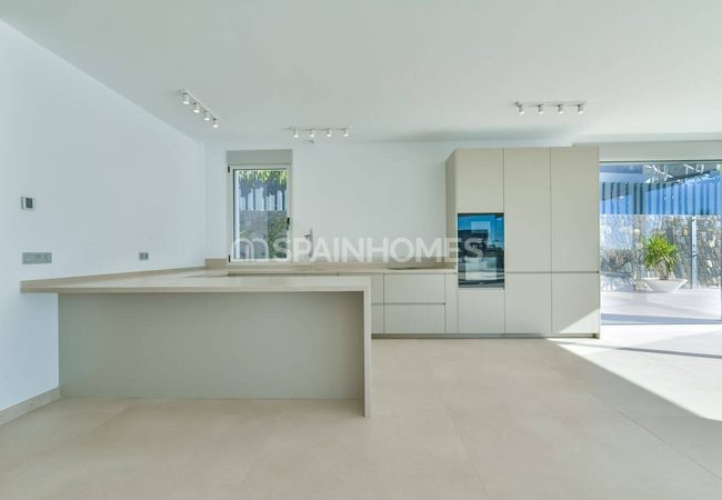Finestrat'ta Deniz Manzaralı Anahtar Teslim Müstakil Villa 14