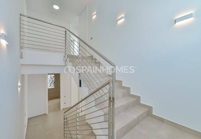 Finestrat'ta Deniz Manzaralı Anahtar Teslim Müstakil Villa 16