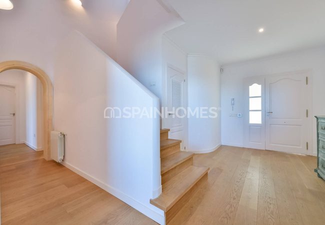 Alicante Altea'da Tepe Üzerinde Taşınmaya Hazır Villa 14