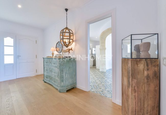 Alicante Altea'da Tepe Üzerinde Taşınmaya Hazır Villa 15