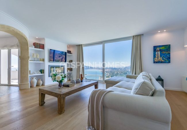 Alicante Altea'da Tepe Üzerinde Taşınmaya Hazır Villa 17