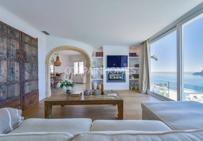 Alicante Altea'da Tepe Üzerinde Taşınmaya Hazır Villa 18