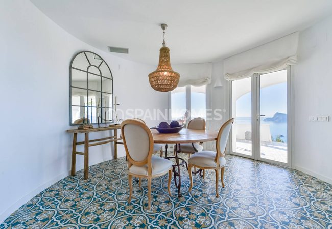 Alicante Altea'da Tepe Üzerinde Taşınmaya Hazır Villa 22